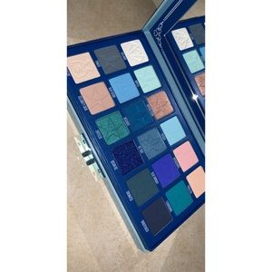 Jeffree Star blue blood pallete